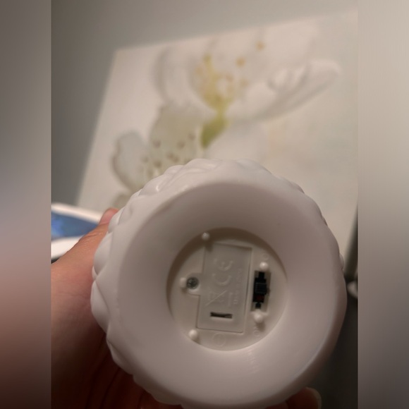 Light Up Pineapple Decor - Picture 2 of 9